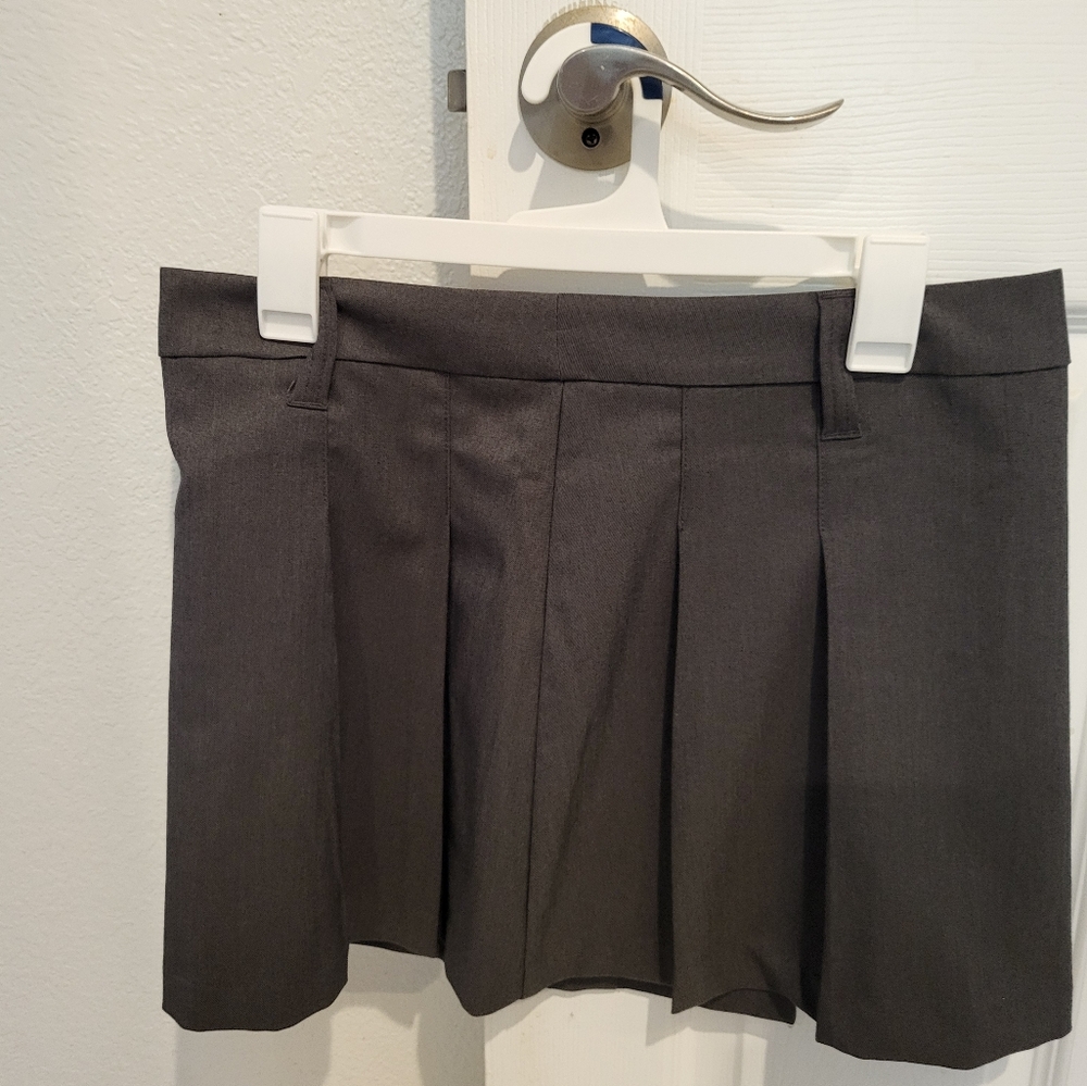 H & M Adorable short skirt pleats